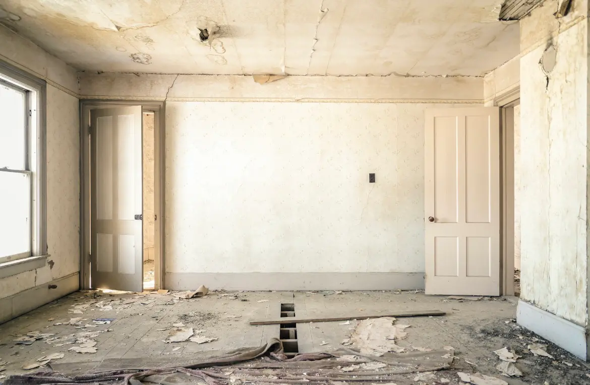 Waste disposal crew managing a cleanout project in Mendota